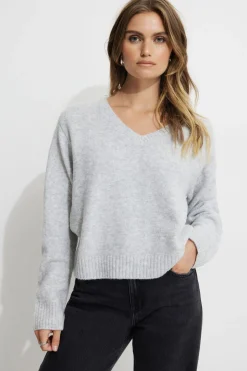 Sweaters & Cardigans | Sweaters-Dynamite Heavenlyarn™ V-Neck Sweater Grey